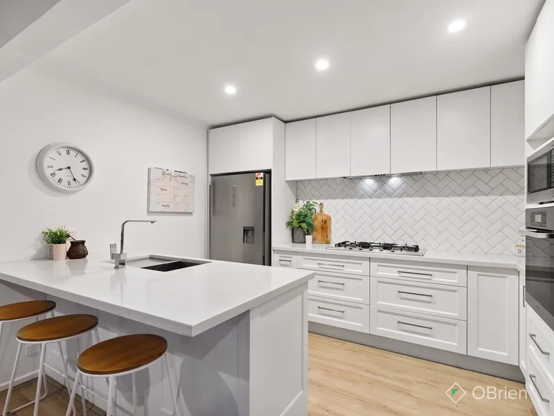 On Trend Villa with No Body Corp!