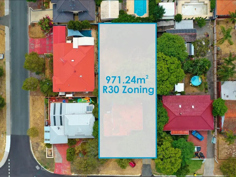 TRIPLEX (R30) or RTN & BUILD Development potential with quality 3 Bed home/rental on-site