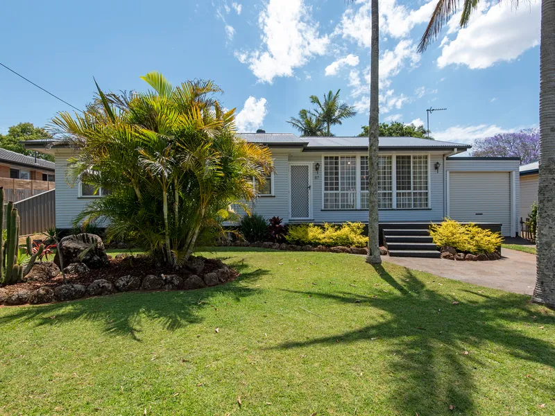 Get This Big Shed On Big 827m2 Block. Every Tradie's Dream. 3.3km to CBD.