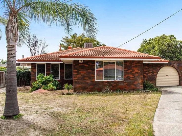 LOCATED IN CUL-DE-SAC LOCATION