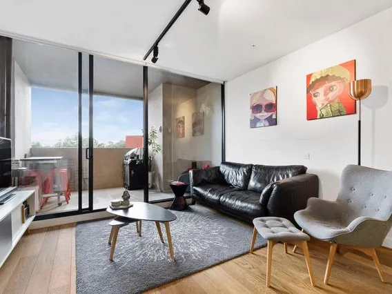 This Riverfront 66.2 sqm 1-bedroom + Study/2-bedroom is Boiling HOT!