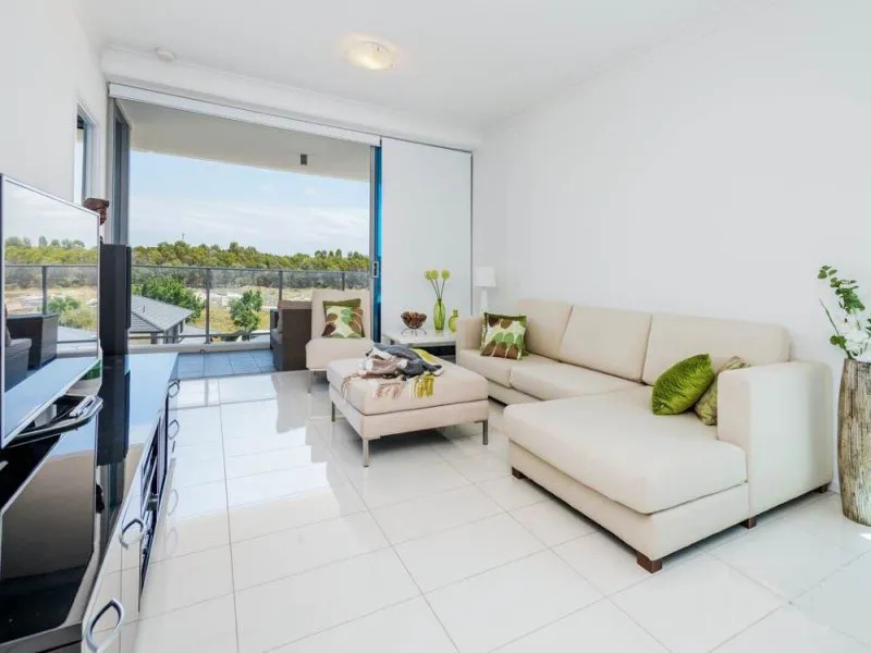 A BEAUTIFUL BARGAIN!  STYLISH DESIGN, PEACEFUL & PRIVATE VIEWS - PERFECT PRESENTATION - PET FRIENDLY - DREAM LOCATION FOR BUSY COUPLES!  MUST BE SOLD!