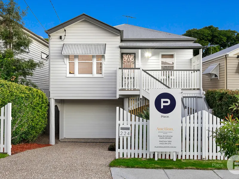 Family home only a stone's throw from the Kedron Brook!