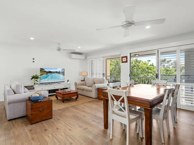 STUNNING 2-BEDROOM UNIT STEPS FROM THE BROADWATER