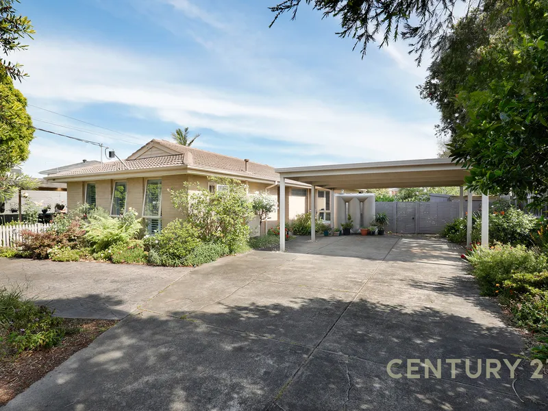 IMMACULATELY MAINTAINED FAMILY HOME!