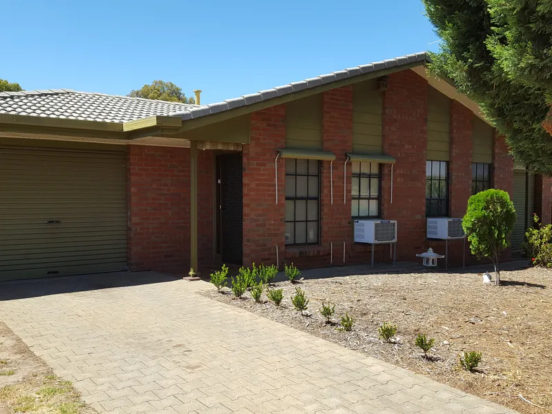 Quaint courtyard unit