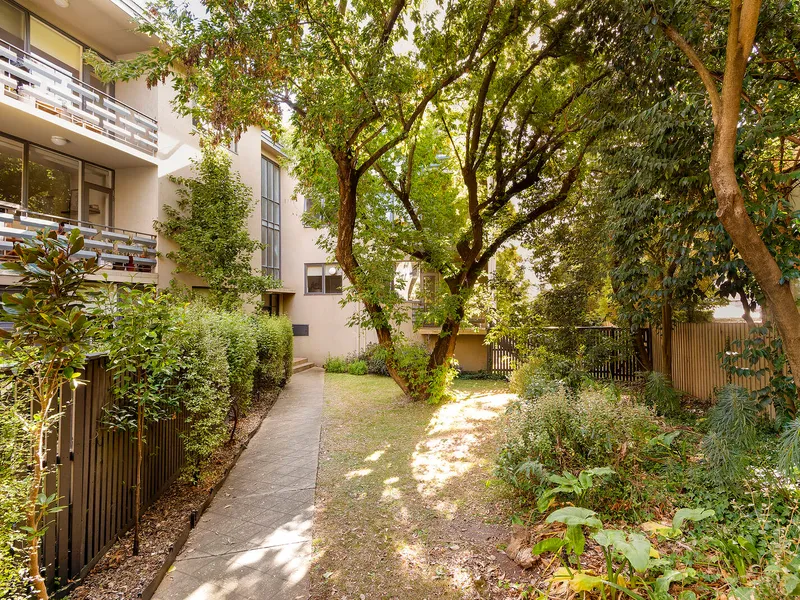 Fresh Contemporary Style, Leafy Green Outlook