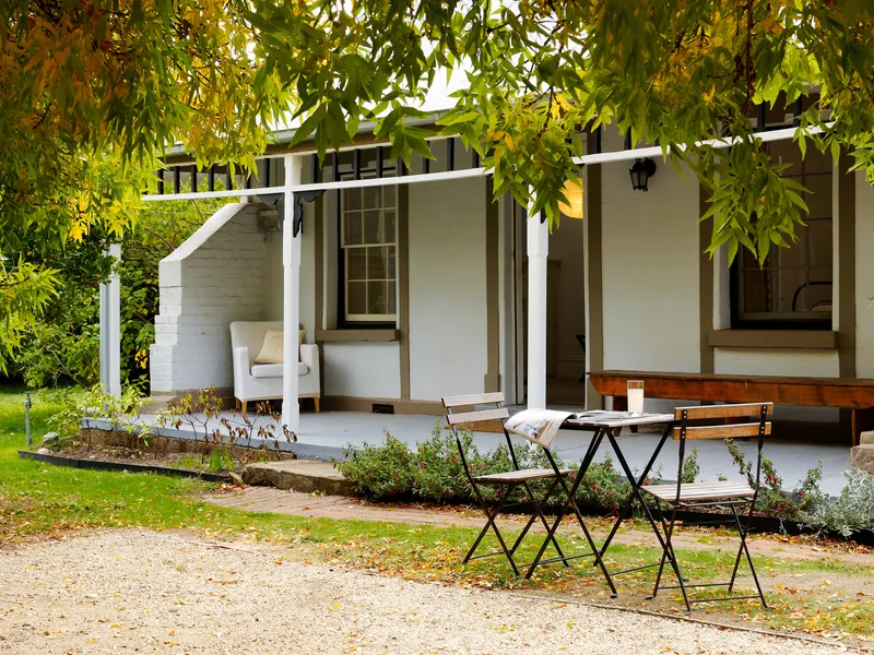 'SWAN COTTAGE' RENOVATED HERITAGE COTTAGE WITH BEAUTIFUL OUTDOOR SPACES