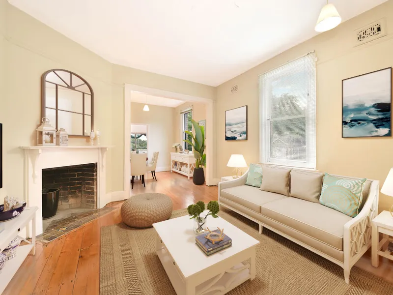 Simple and Stylish Semi-House