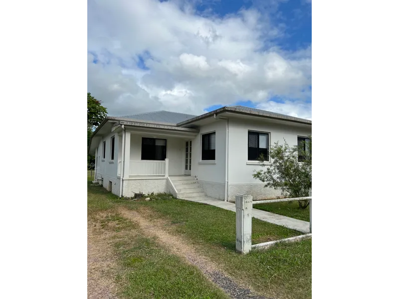 3 bedroom unit 2 / 135 Mourilyan Rd, Innisfail QLD 4860
