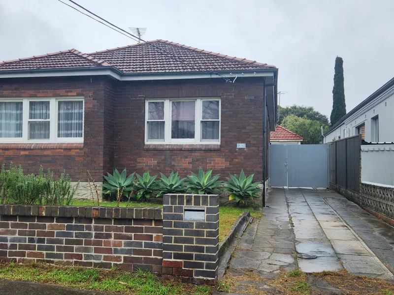 Freestanding Home in Quiet Cul-De-Sac