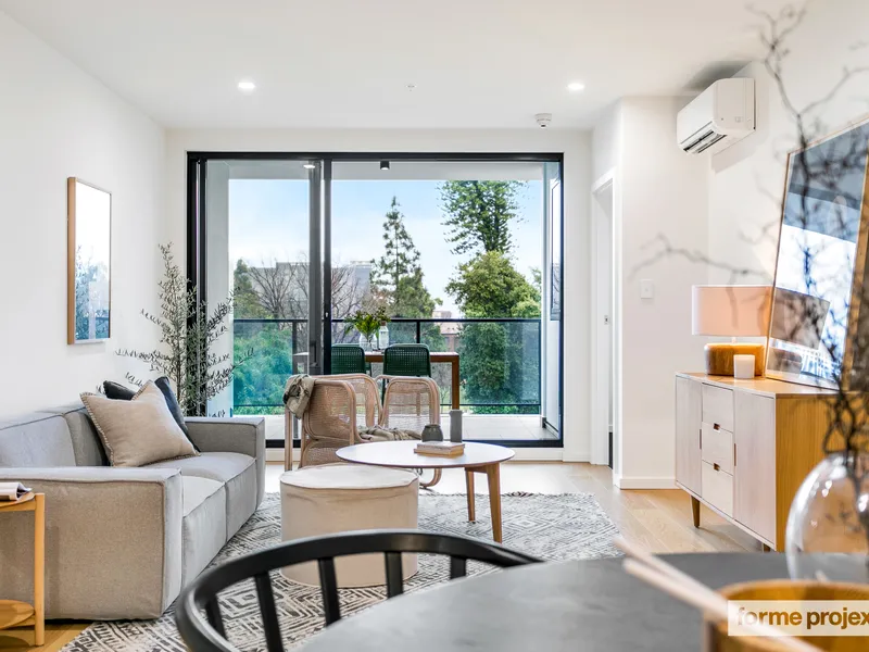 Gorgeous Apartment Overlooking Hurtle Square