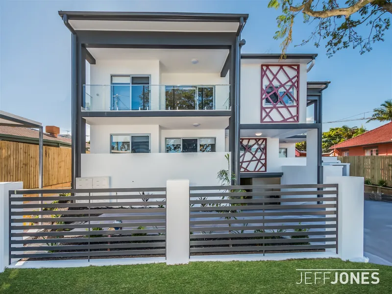 Modern Unit in Carina Heights