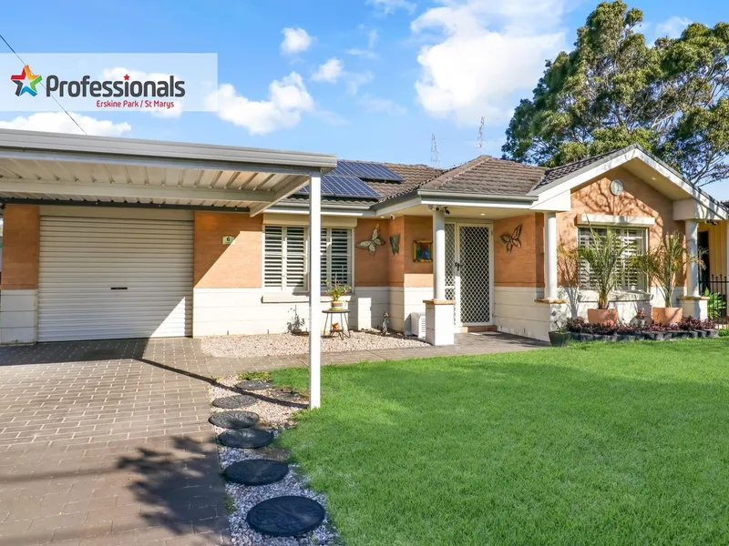 Modern 4 bedroom family home with all of the extras!!!