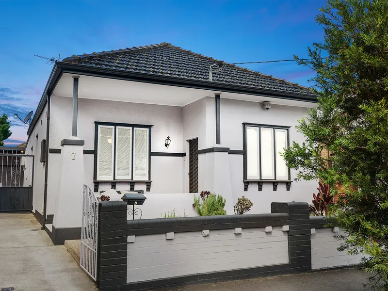 Character Home on Generous Block a Stroll to Cafés and Transport