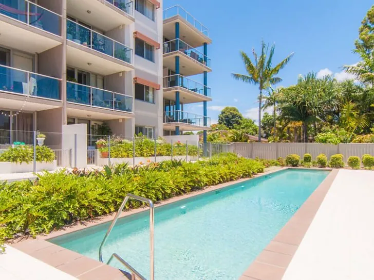 Impeccably presented, 2nd from top floor with water views