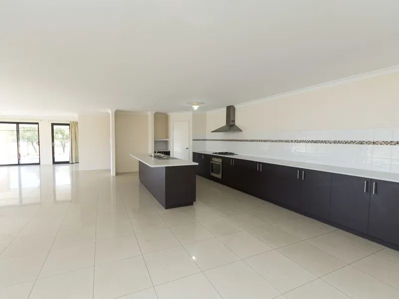 Spacious Home with low maintenance garden!