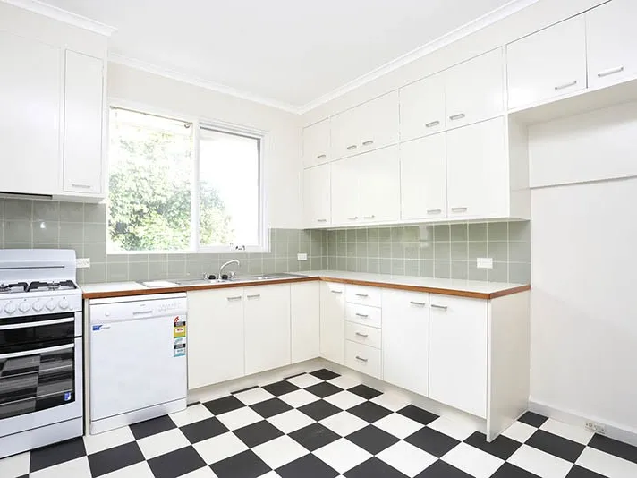 North-Facing Living in Blue Chip Neighbourhood