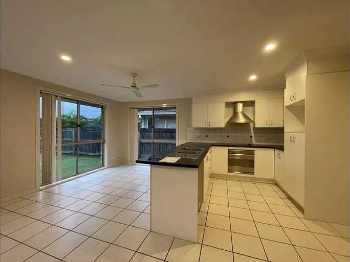 3 BEDROOM AIR CONDITION COSY HOME WITH NEW CARPET