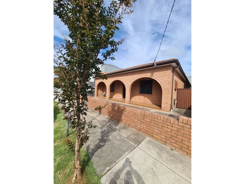 Boarding House - Room For Lease