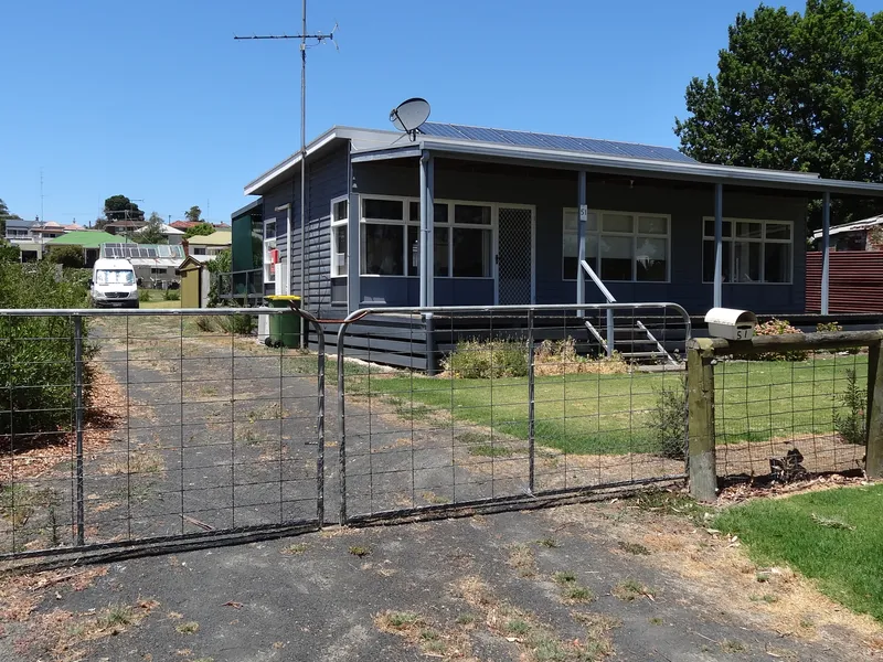 Gateway to the west/north and birth place of the Kelpie