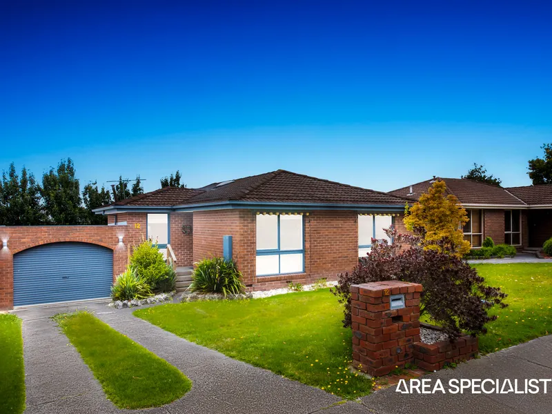 The Brief: Modern Comforts & Prime Location - Your Family Oasis Awaits!