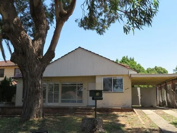 Wonderful BIG BIG BIG House! 5 Bed 2 Bath 3 Toilet + Study! Near Macquaire Uni and Shopping Centre.