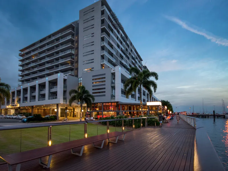 Experience The Lifestyle - Dual Key Apartment at Cairns Harbour Lights