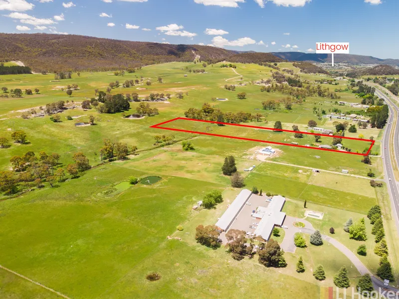 Lifestyle Acreage With Potential
