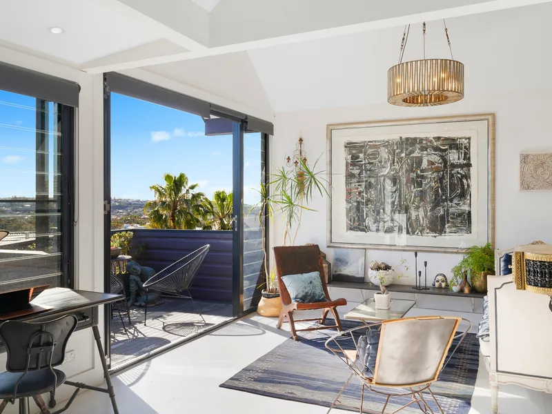 Luxurious and modern family oasis with stunning views