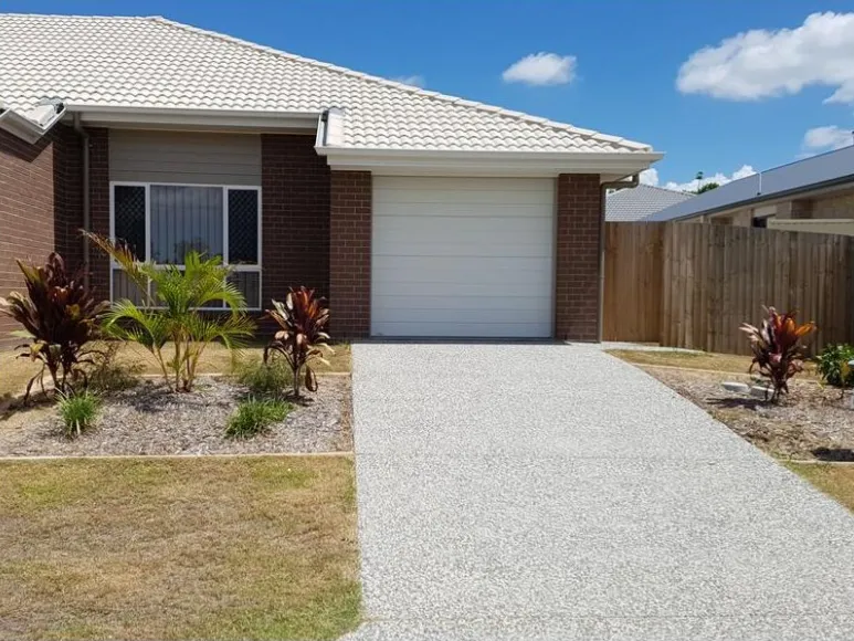 Large Two Bedroom Duplex - Lawn Mowing Included 