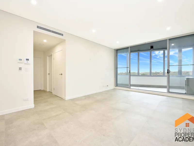 Nearly Brand New 2bed + Winter Garden!