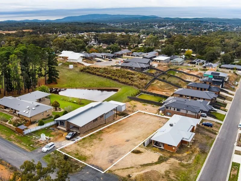 Top of Grandview on Grocers Lane - Quiet 953m2 block.