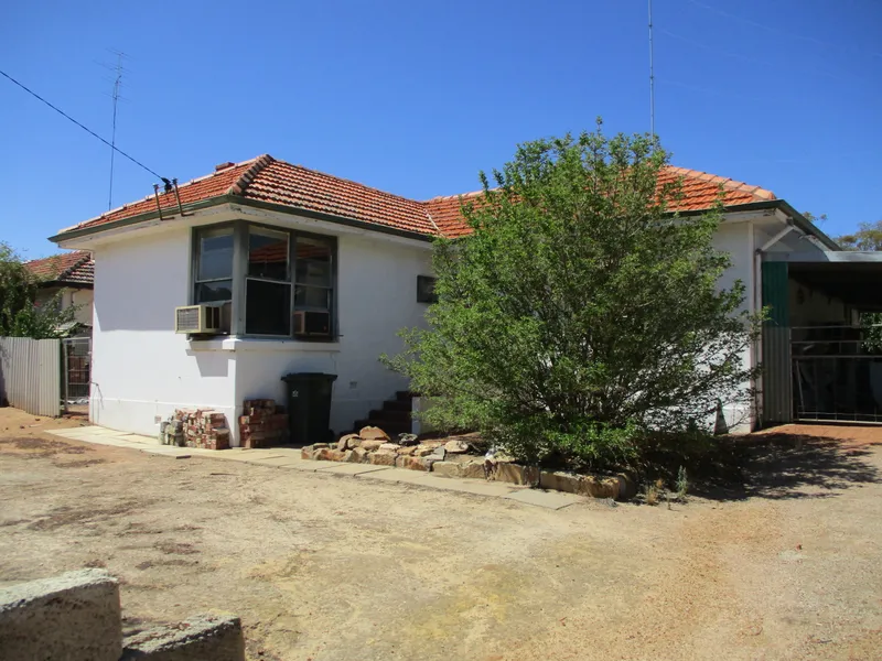 BRICK/TILE HOME TO REVAMP