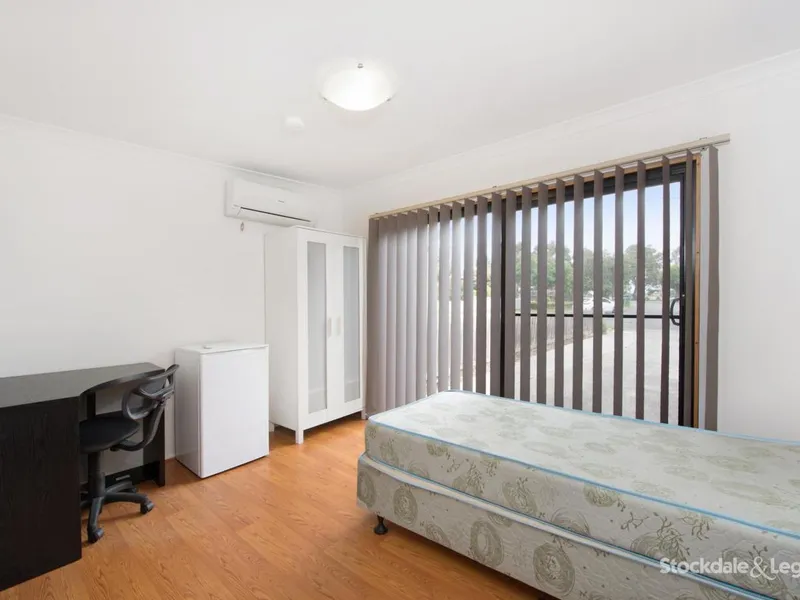 ROOMING HOUSE - AIR-CON & BAR FRIDGE IN EACH BEDROOM WITH PRIVATE ACCESS INTERNET & UTILITIES INCLUDED!