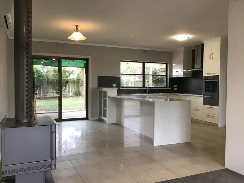 3 BEDROOM COUNTRY HOME - STUNNING VIEWS