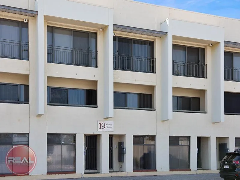 Townhouse in Mawson Central!