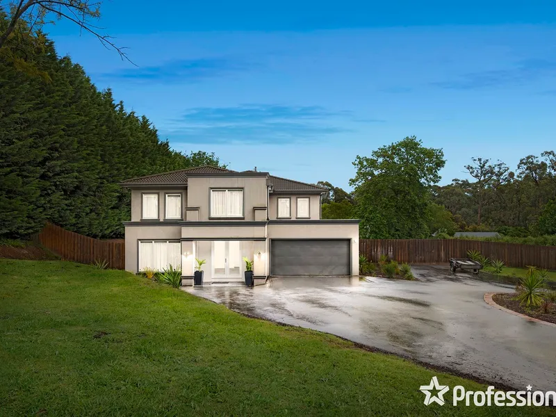 EXECUTIVE ENTERTAINER IN PRIZED MONTROSE LOCATION