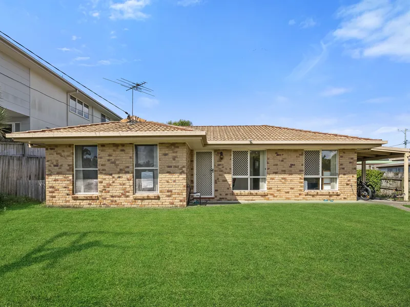 Charming Home in Prime Geebung Location