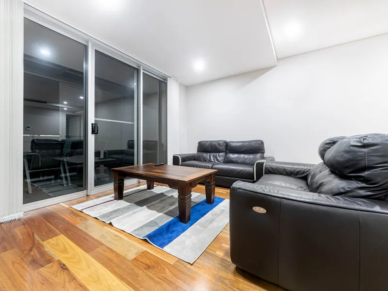 Fully Furnished Five Dock spacious 3 bedroom with 2 parkings, Monthly lease available.
