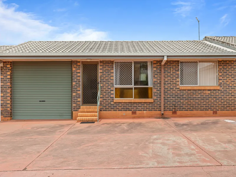 Beautifully presented, two-bedroom unit, conveniently located!