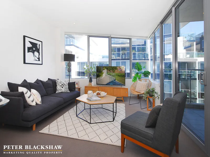 Beautiful Lakefront Apartment