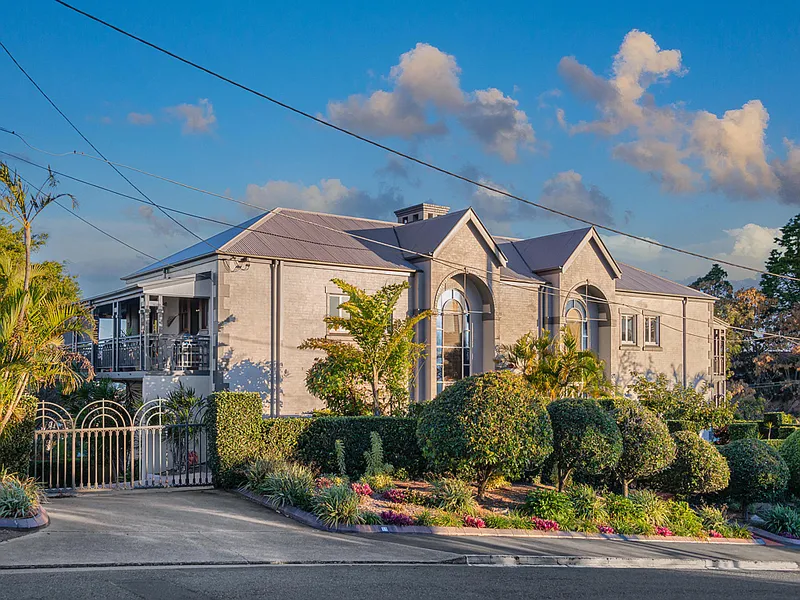 ICONIC ESTATE WITH SWEEPING CBD VIEWS