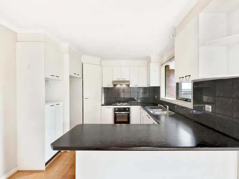 Perfectly Maintained Three Bedroom Unit in GWSZ (STSA)! 