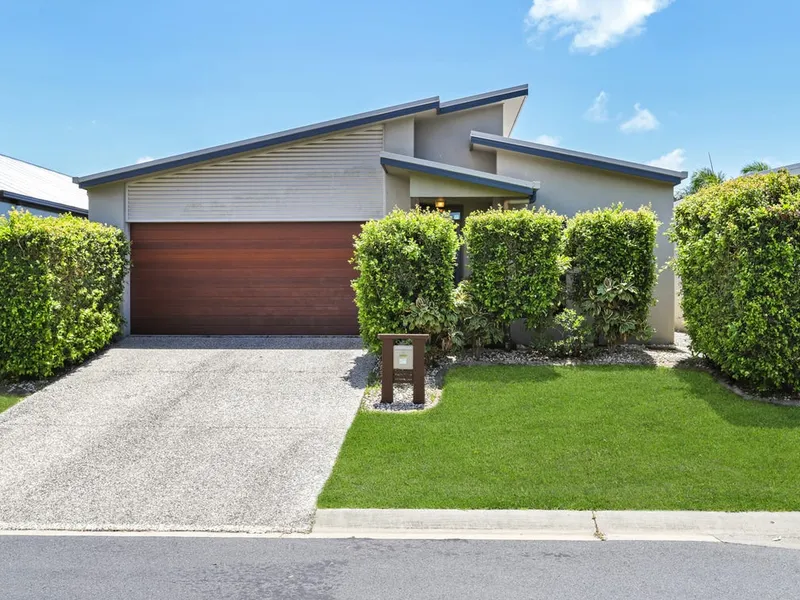 Family home in Caloundra West - with a Pool!