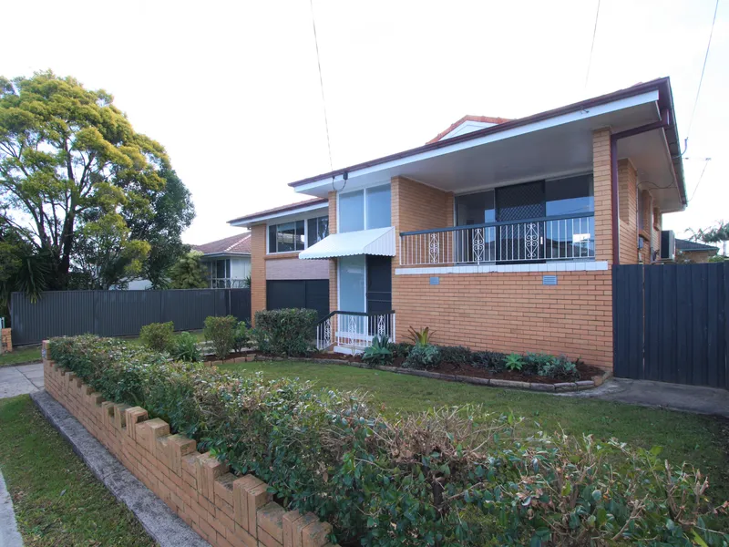 Mansfield High Catchment - Large Family Home - Renovated!