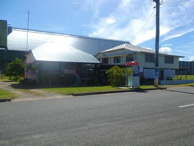 MULTIPLE RESIDENCE COMPLEX !