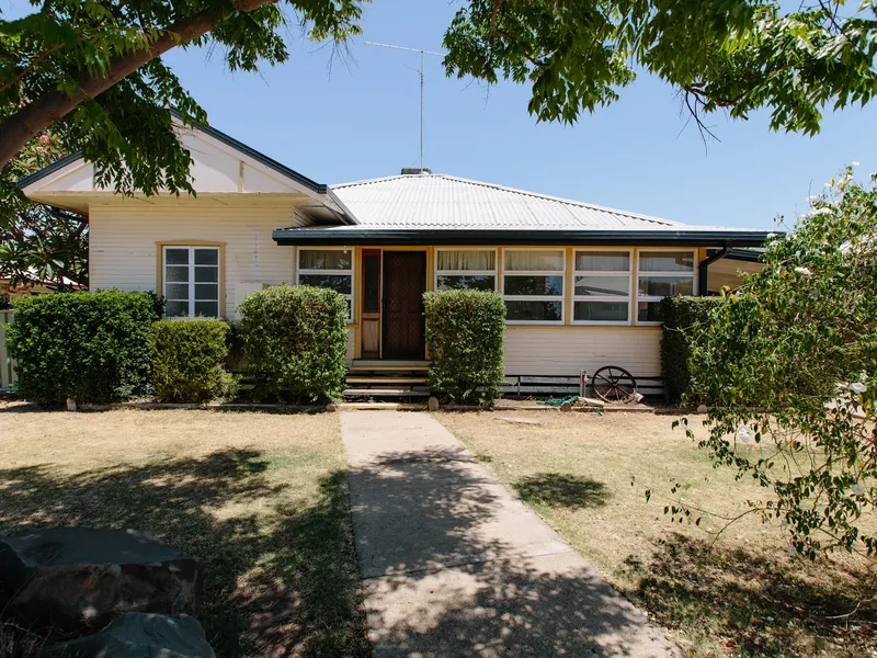 Large Three Bedroom House, Great Backyard