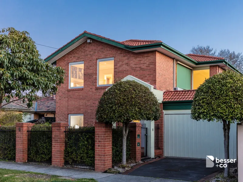 STUNNING 2 STOREY 3 BED TOWNHOUSE - IDEAL SOUGHT AFTER LOCALE