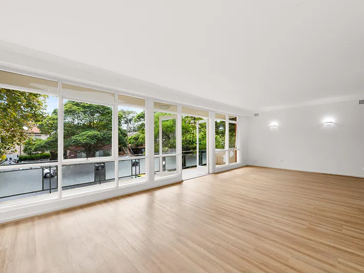 BEAUTIFUL, RENOVATED SPACIOUS APARTMENT WITH STORAGE & PARKING FOR 2 CARS
